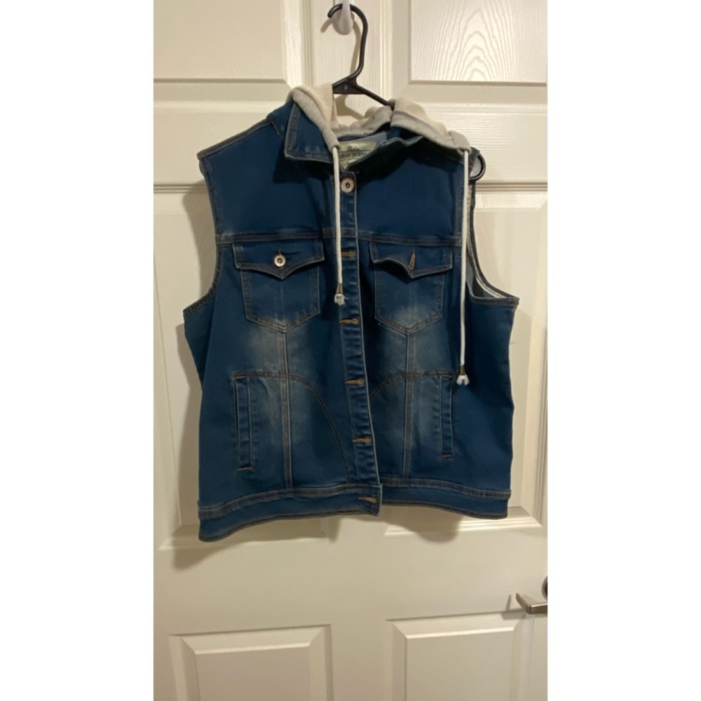 DKIN DENUM VEST W/removable hood
